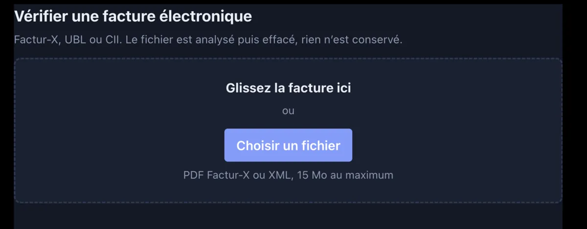 La carte de dépôt MaFactureOK telle qu'elle apparaît dans une conversation : titre Vérifier une facture électronique, zone Glissez la facture ici, bouton Choisir un fichier.